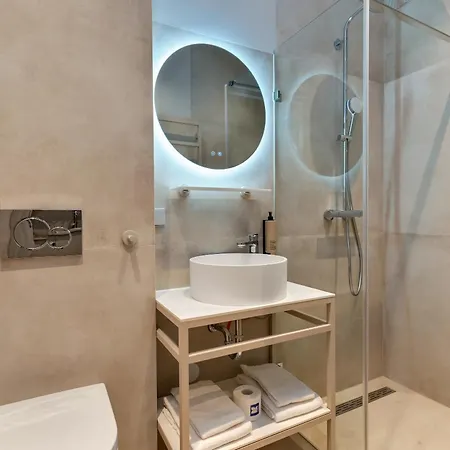 Hotel Kobalt - *